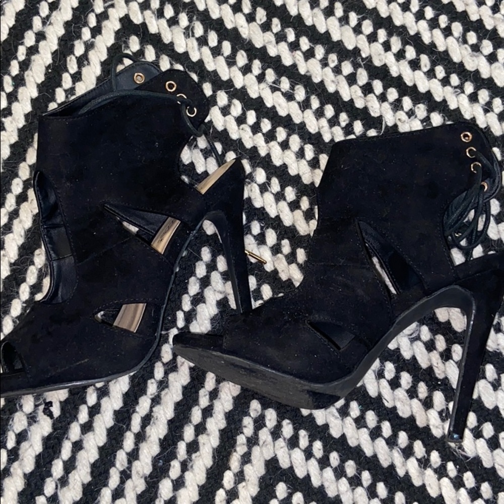 Going out pumps